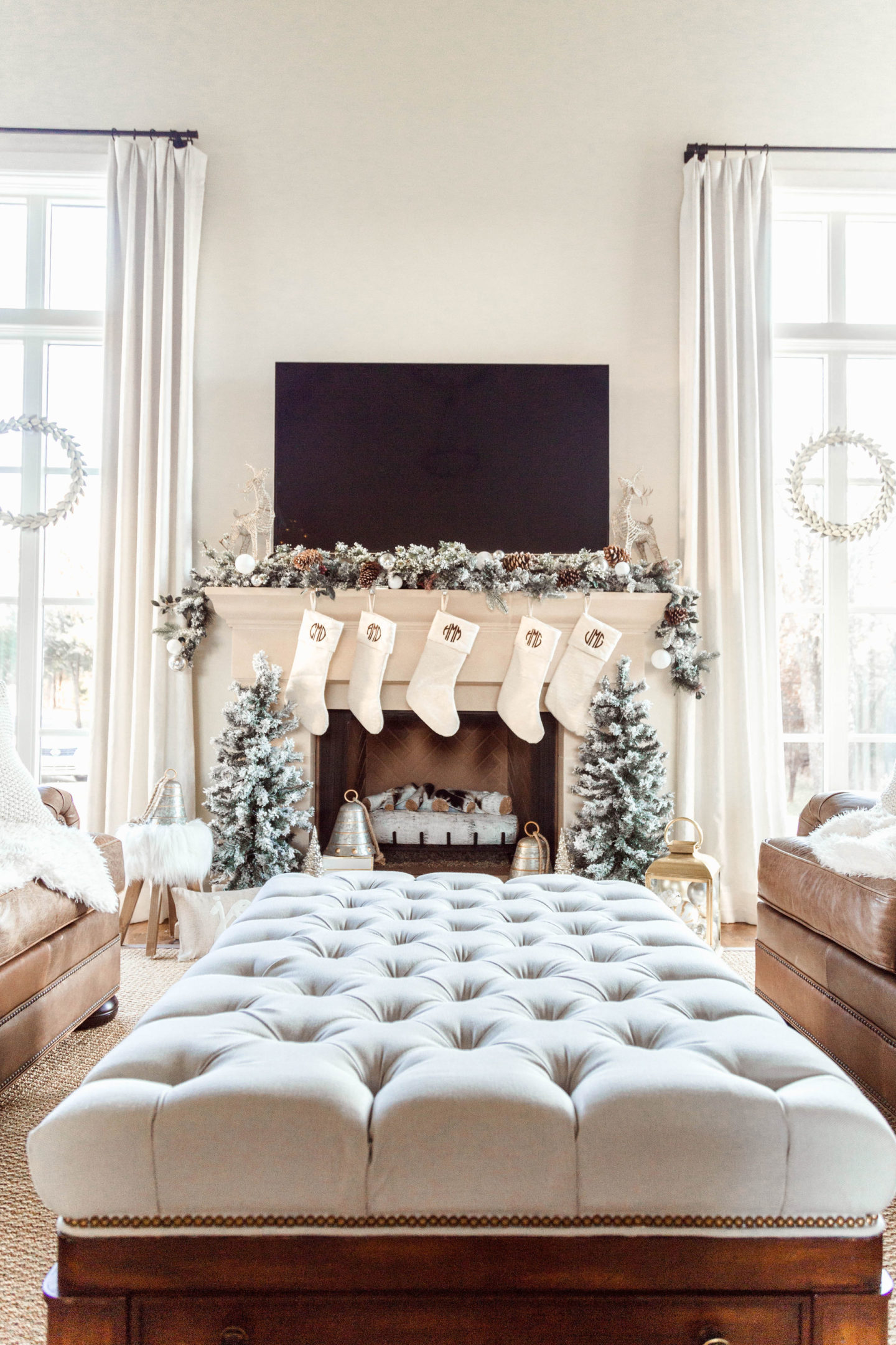 Neutral Christmas Decor Ideas | Curls and Cashmere